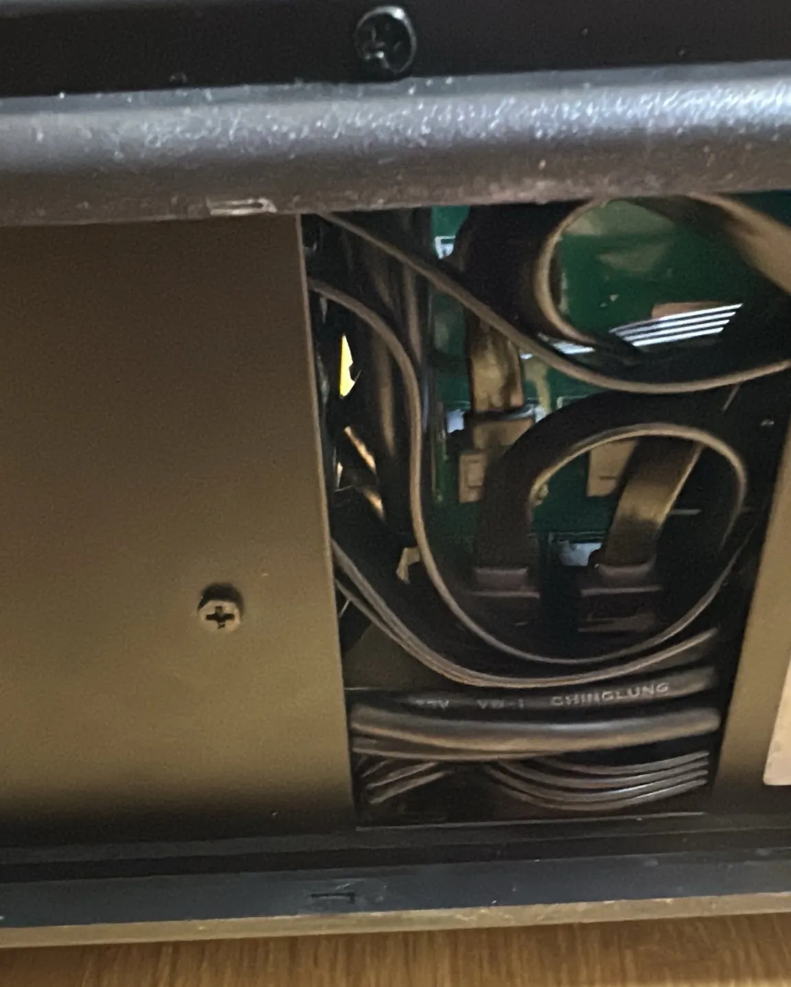 The barely-visible Molex cable on the underside of the server